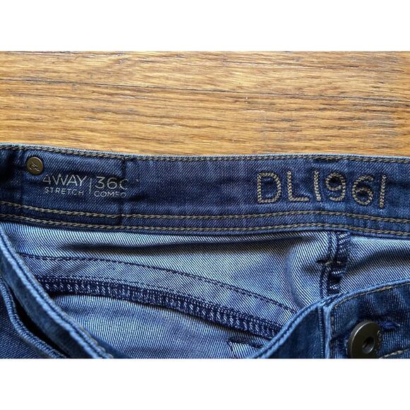 DL1961 Lindsey Slim Straight Denim Jeans sz 30 - Picture 6 of 9